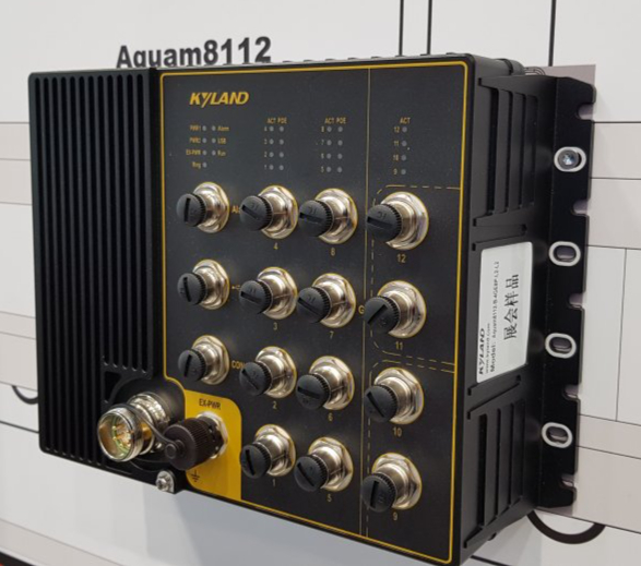 Aquam 8612/8112 průmyslový switch s 12xM12 PoE porty, EN50155, IP65