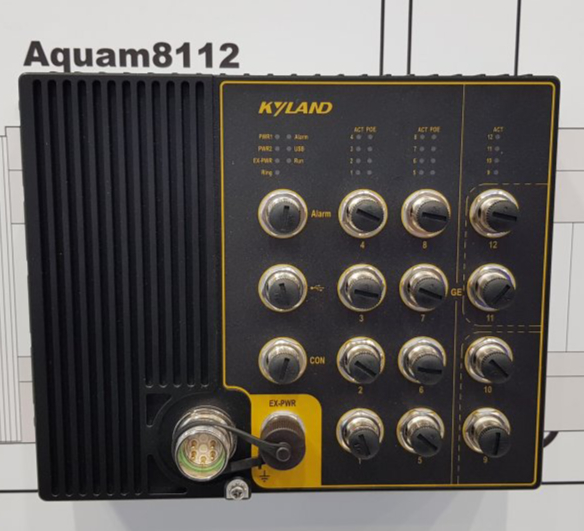 Aquam 8612/8112 průmyslový switch s 12xM12 PoE porty, EN50155, IP65